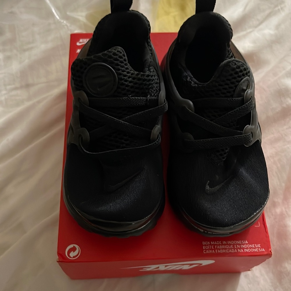 Nike toddler sneakers